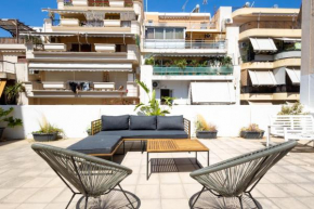 Renovated 5 Bdr House near Acropolis - New Beds, Terrace & Green Yard